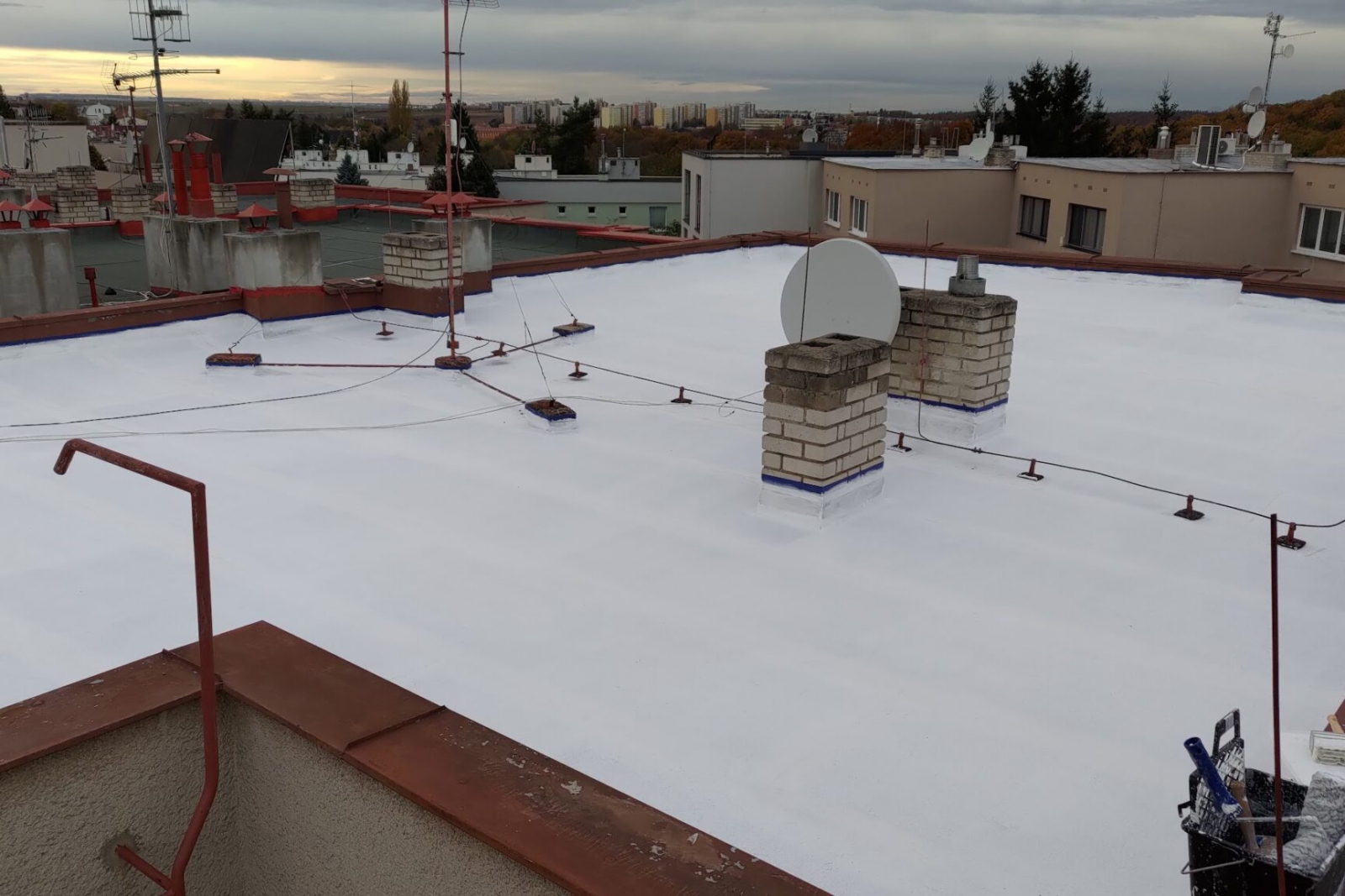Roof insulation from asphalt insulation strips - ALPHA CZECH, Revolutionary reflective insulating coatings